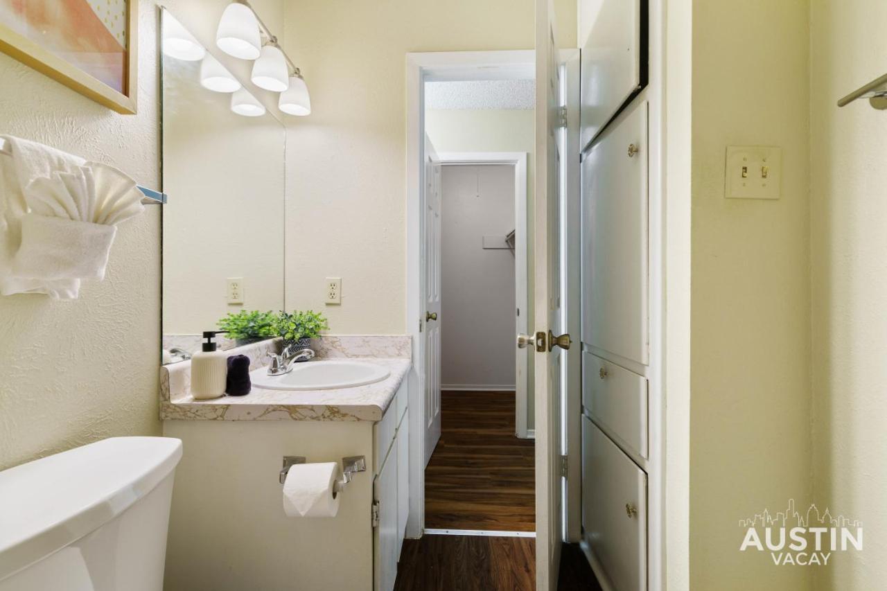 Spacious Atx Apt With Private Deck And All Essentials Austin Exterior photo